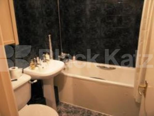 			REDUCED PRICE!!, 1 Bedroom, 1 bath, 1 reception Flat			 Byron Mews, HAMPSTEAD NW3